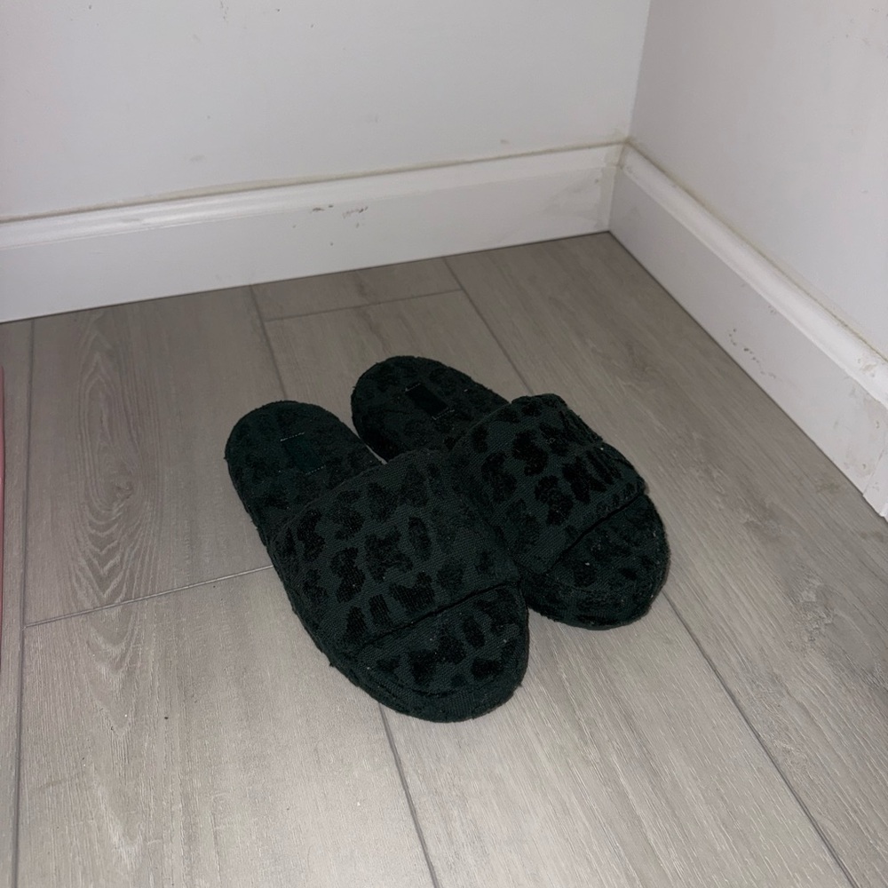 Dark green skims slippers